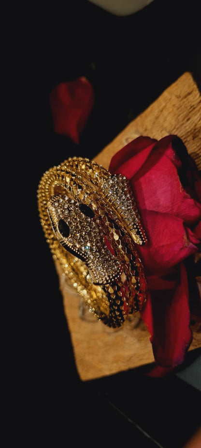 Black-eyes snake bracelet.